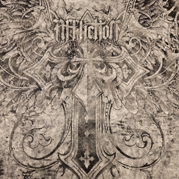 Affliction cut out back shirt - Picture 2 of 8